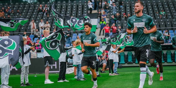 Cover 15 Spalierkids gegen Holstein Kiel gesucht!